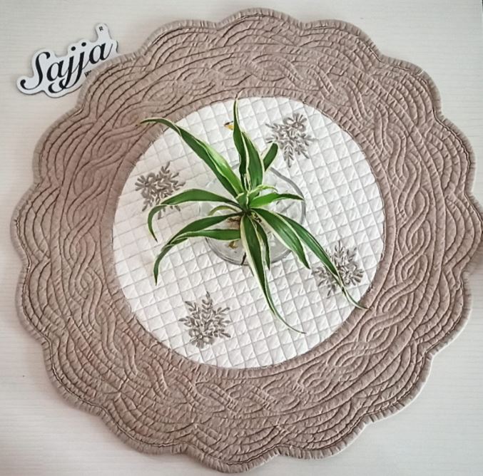 Round Focal Runner Table Placemats