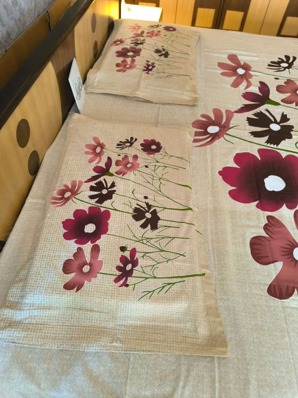 Designer Yellow Beige Floral Elegance Collection Cotton Double Bed King Bedsheet 9f x 9f