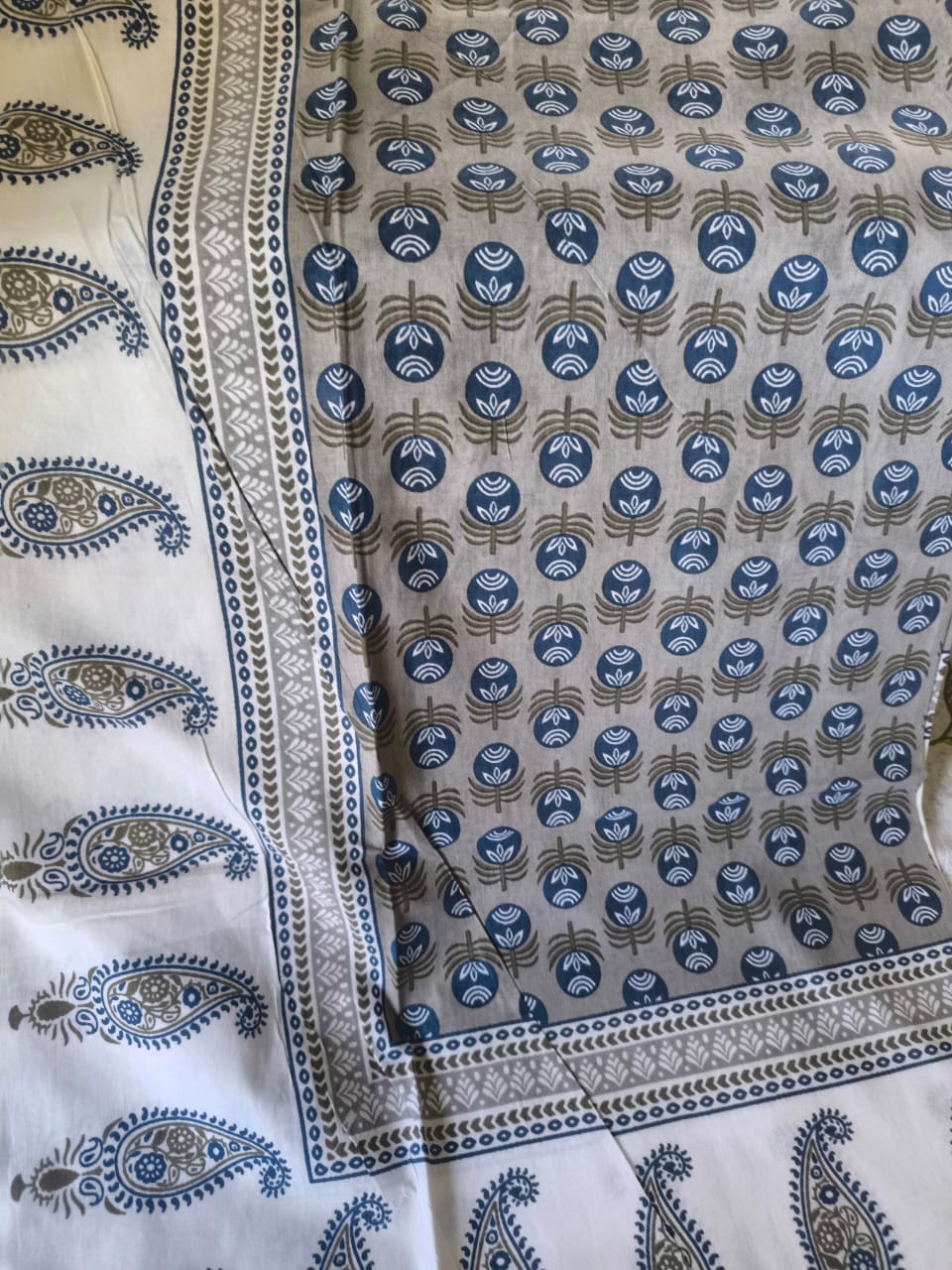 Autoloom South Cotton Cotton White Grey Mughal Pattern Single Bedsheet (63 x 90 in)