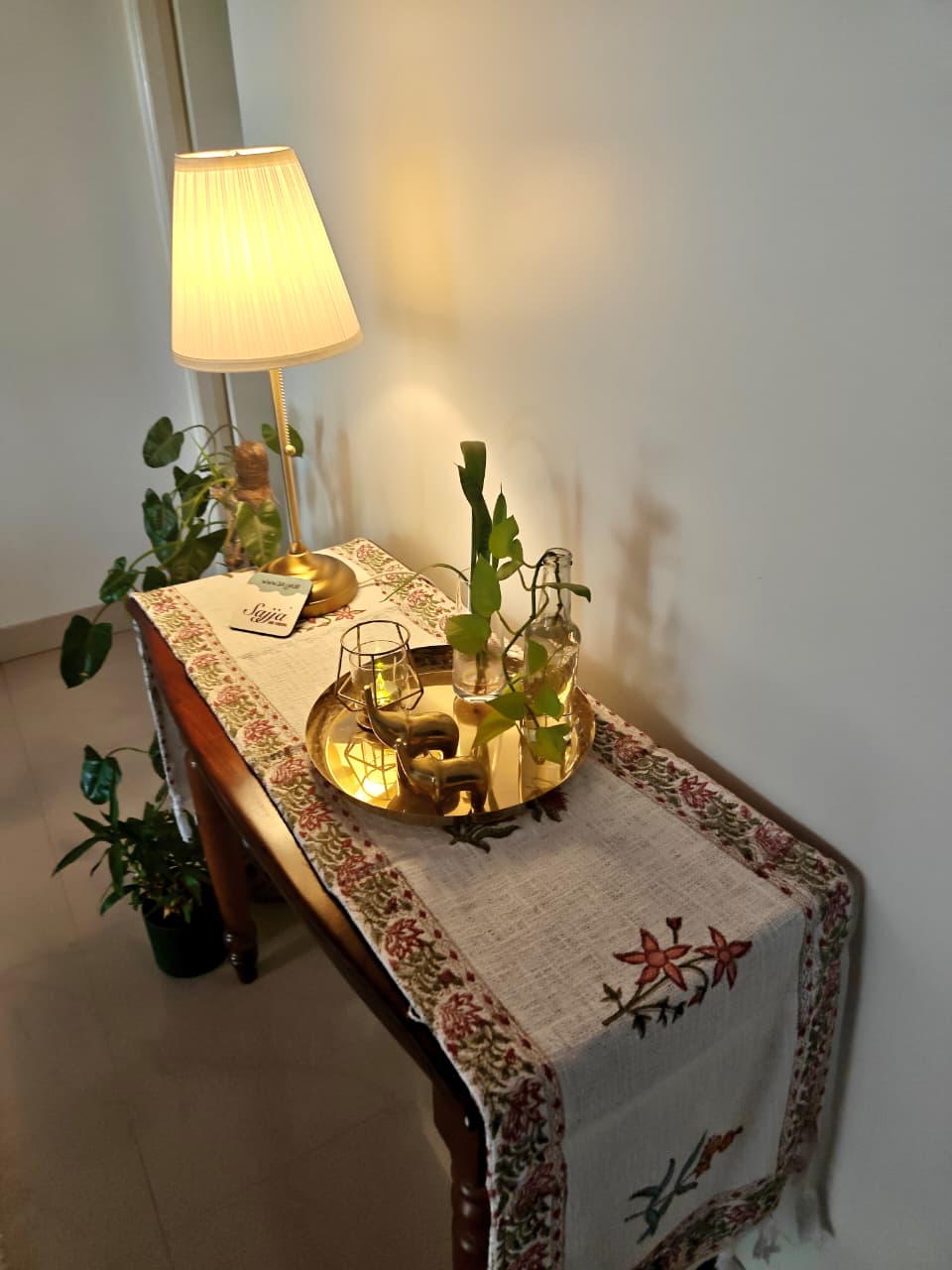 Floral Jute Slub Yarn Cotton Hand Block Printed Table Runner 6 Seater Dining Table