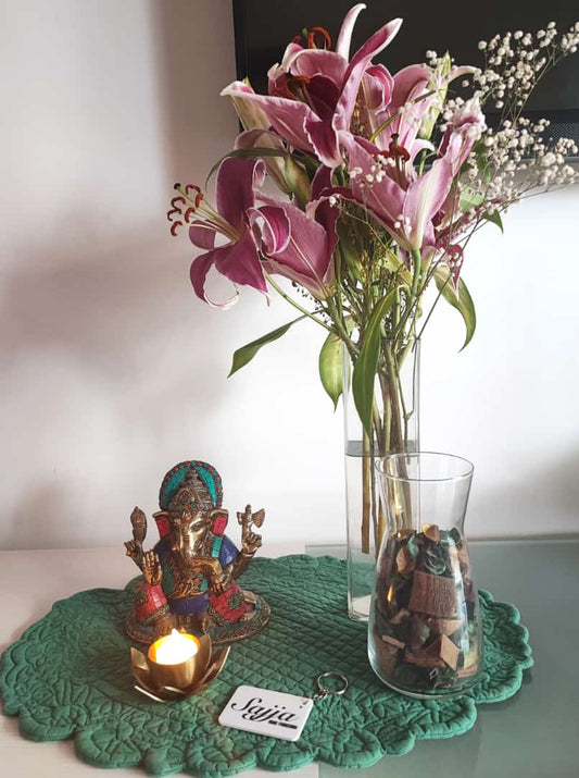 Happy Green Trellis Design Oval Cotton Fabric Table Mat