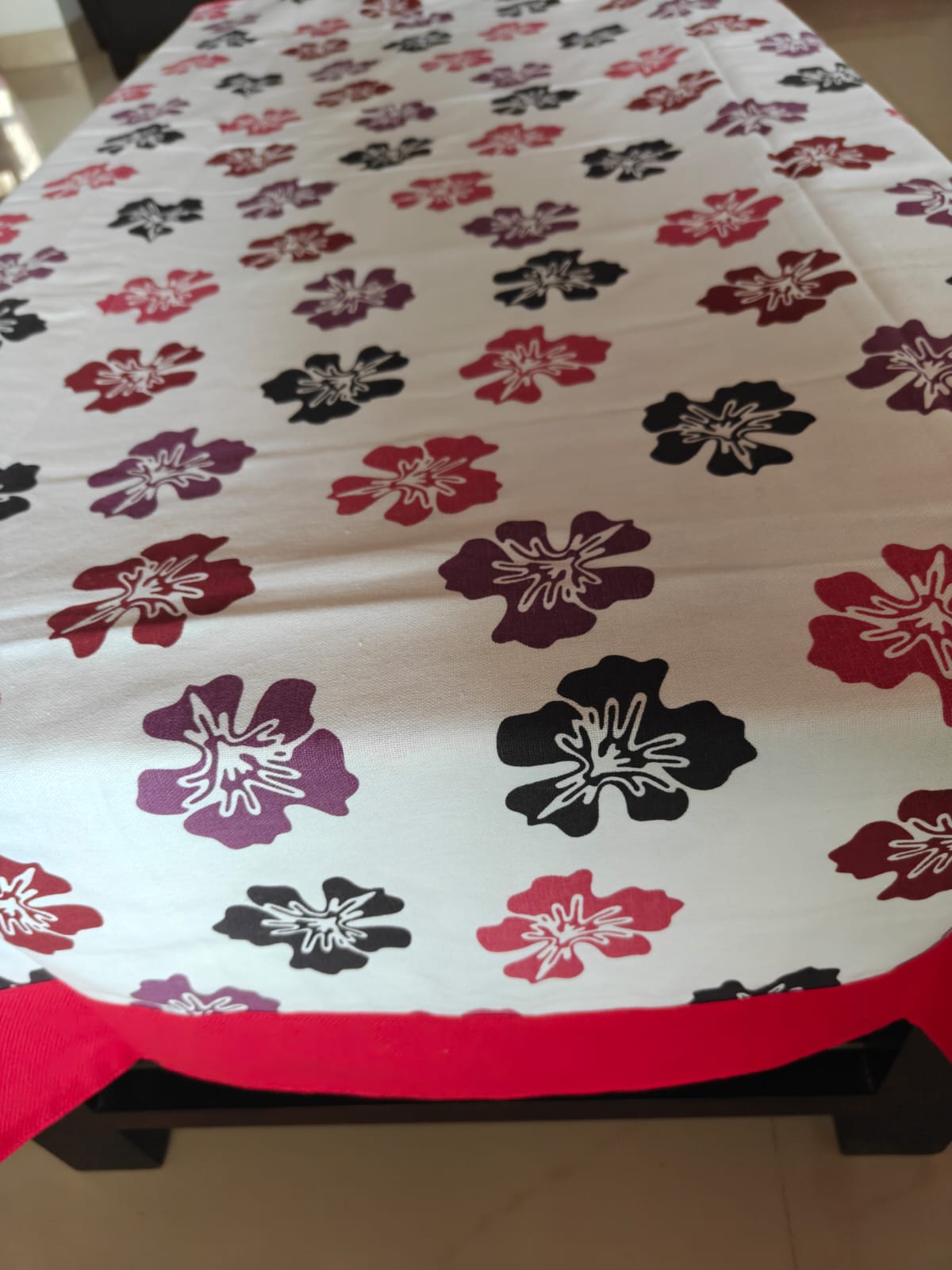 Contemporary Pure Cotton Six Seater Table Cloth 60 In x 90 In