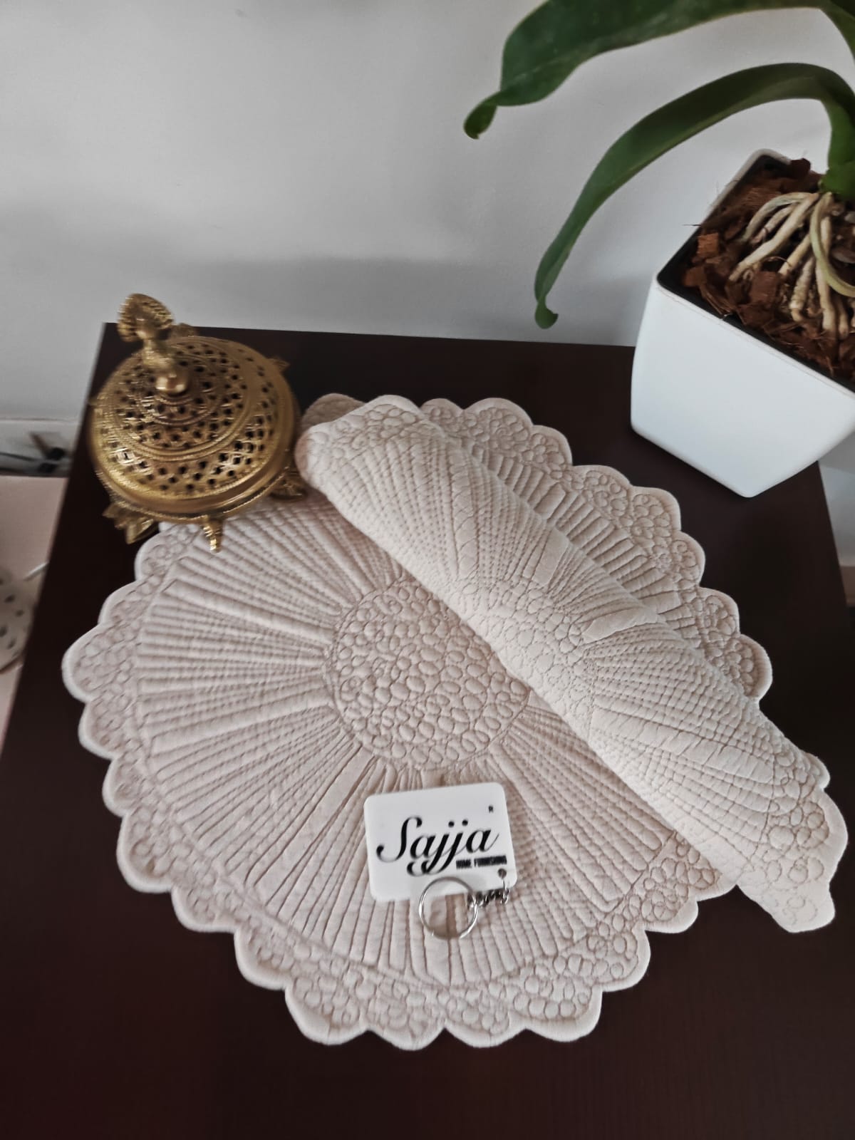 Cotton Victorian Light Beige Quilted Round Placemat Round (Set of 2), Medium size