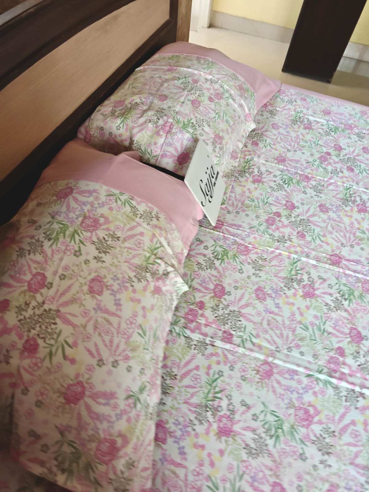 Duck Cotton Pink Floral King Size With Solid Border Double Bedcover with 2 Pillow Covers