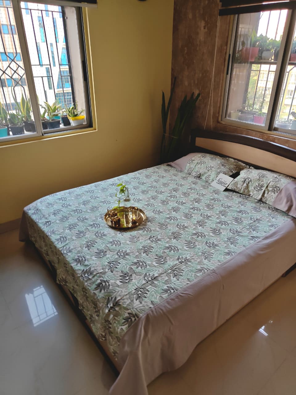 Fog Grey Pink Floral King Size With Solid Border Double Bedcover with 2 Pillow Covers