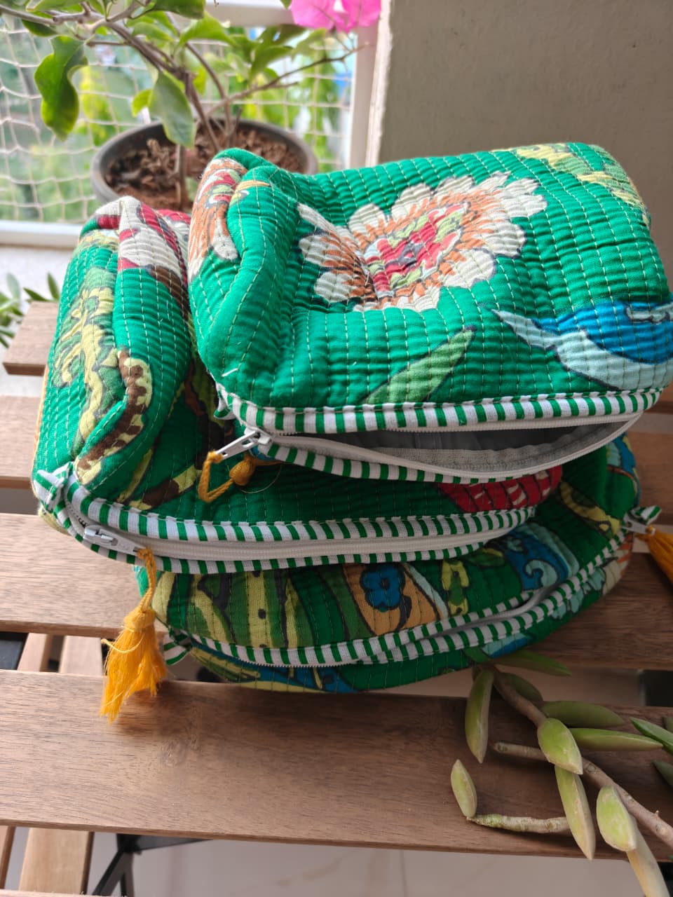 Set of 3 cosmetic bag/pouches with waterproof lining - Green floral bags