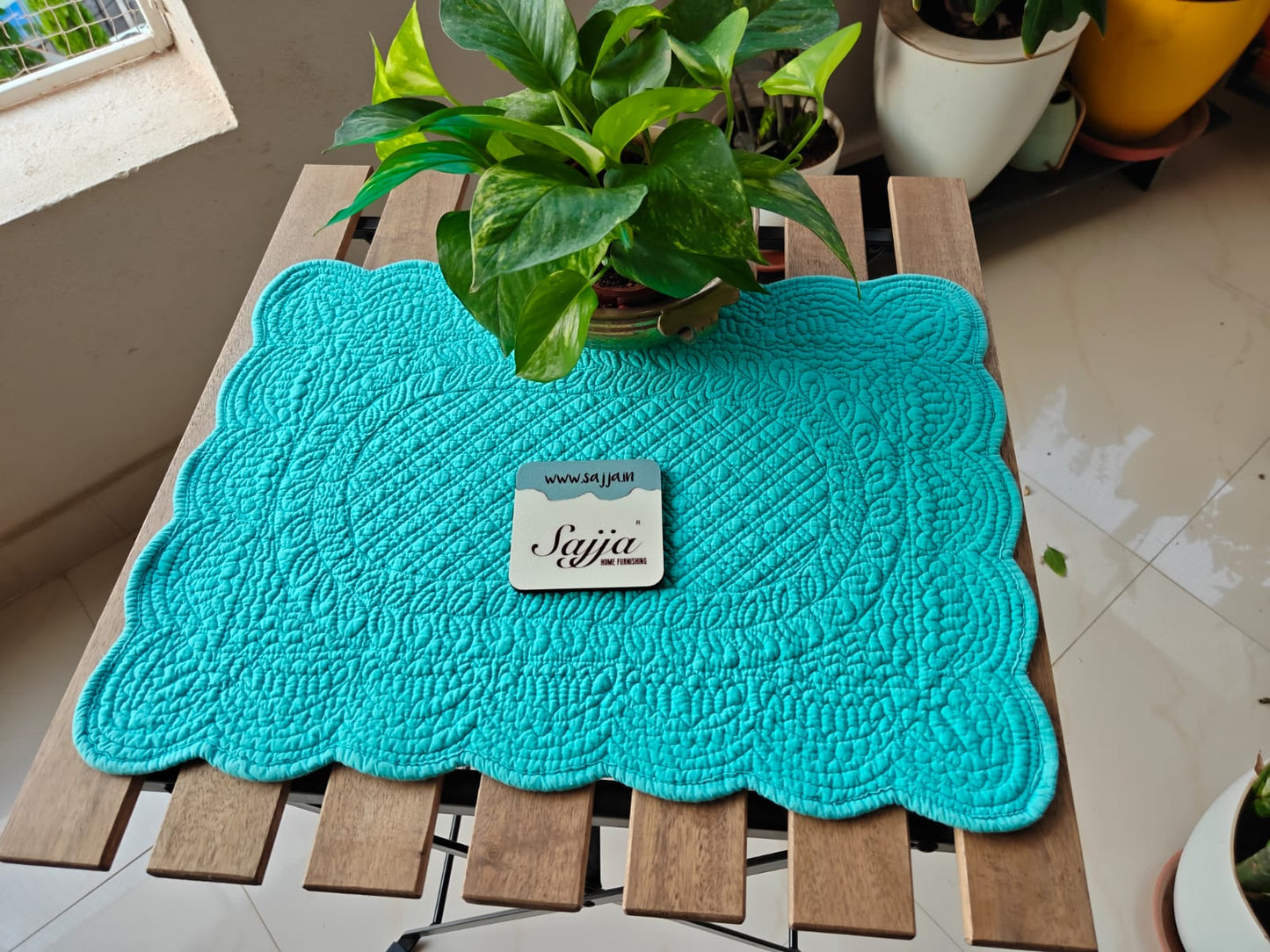Scalloped Rectangular Turquoise Blue Focal Quilted Decorative Placemat