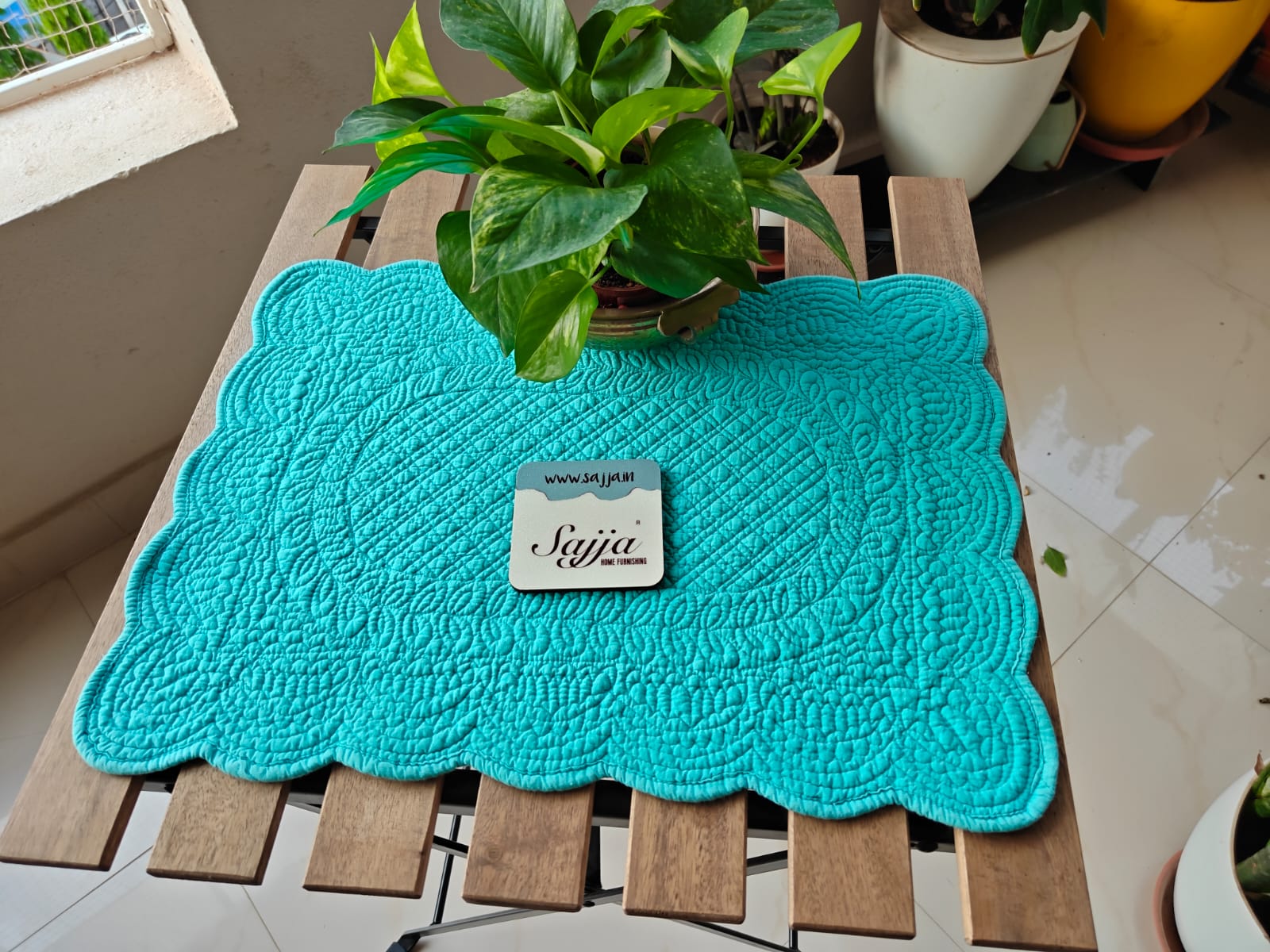 Scalloped Rectangular Turquoise Blue Focal Quilted Decorative Placemat