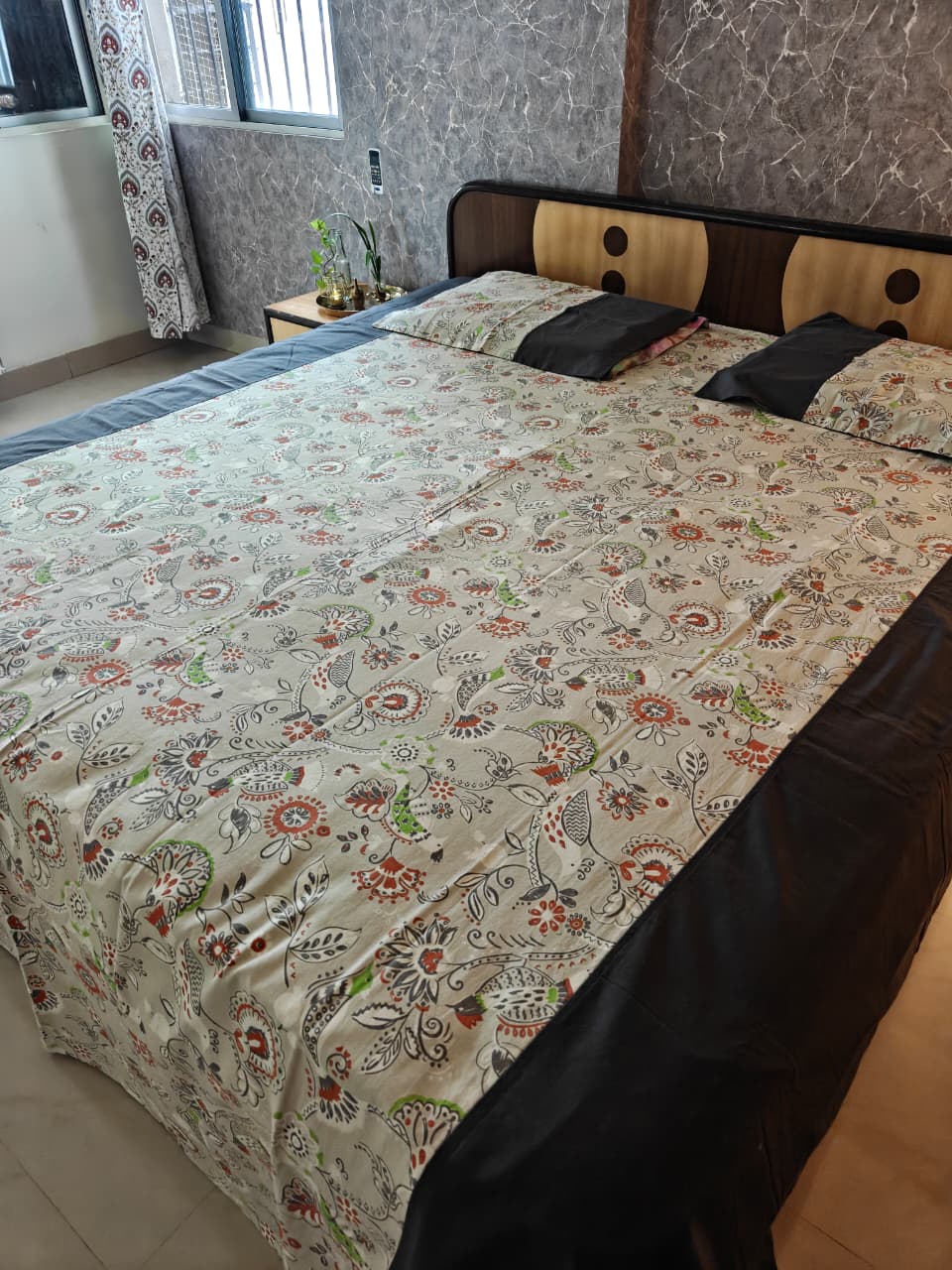 English Earthy Floral Cotton King Size With Solid Border Double Bedcover with 2 Pillow Covers
