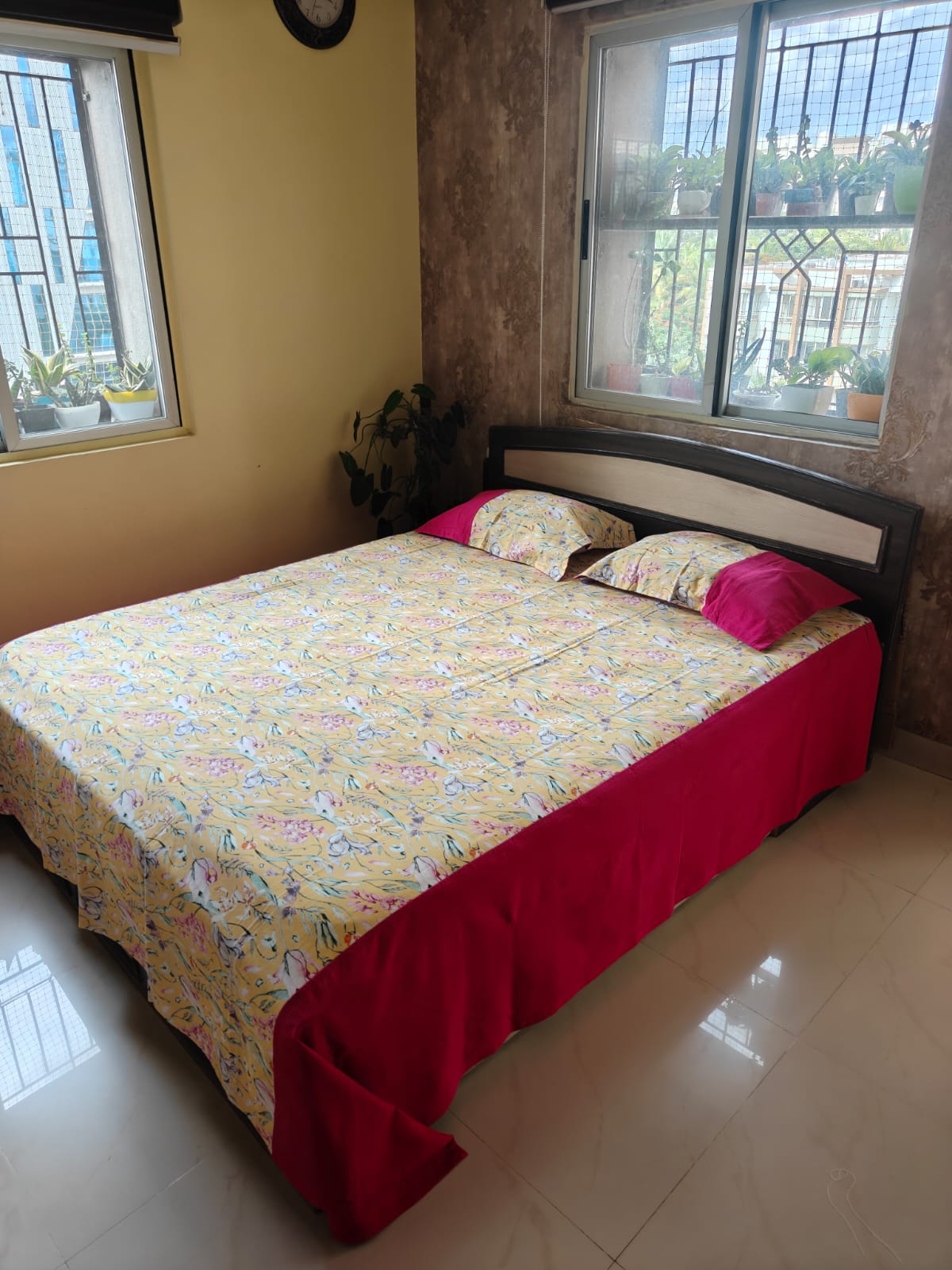 Signature Sajja Yellow Floral Cotton King Size With Solid Border Double Bedcover with 2 Pillow Covers