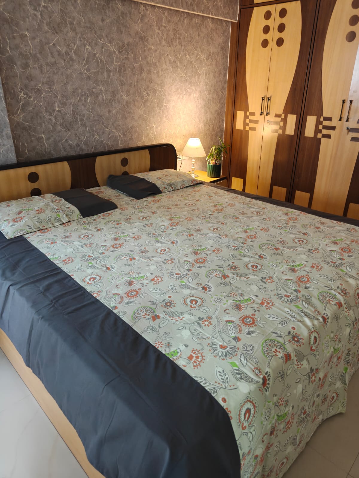 English Earthy Floral Cotton King Size With Solid Border Double Bedcover with 2 Pillow Covers
