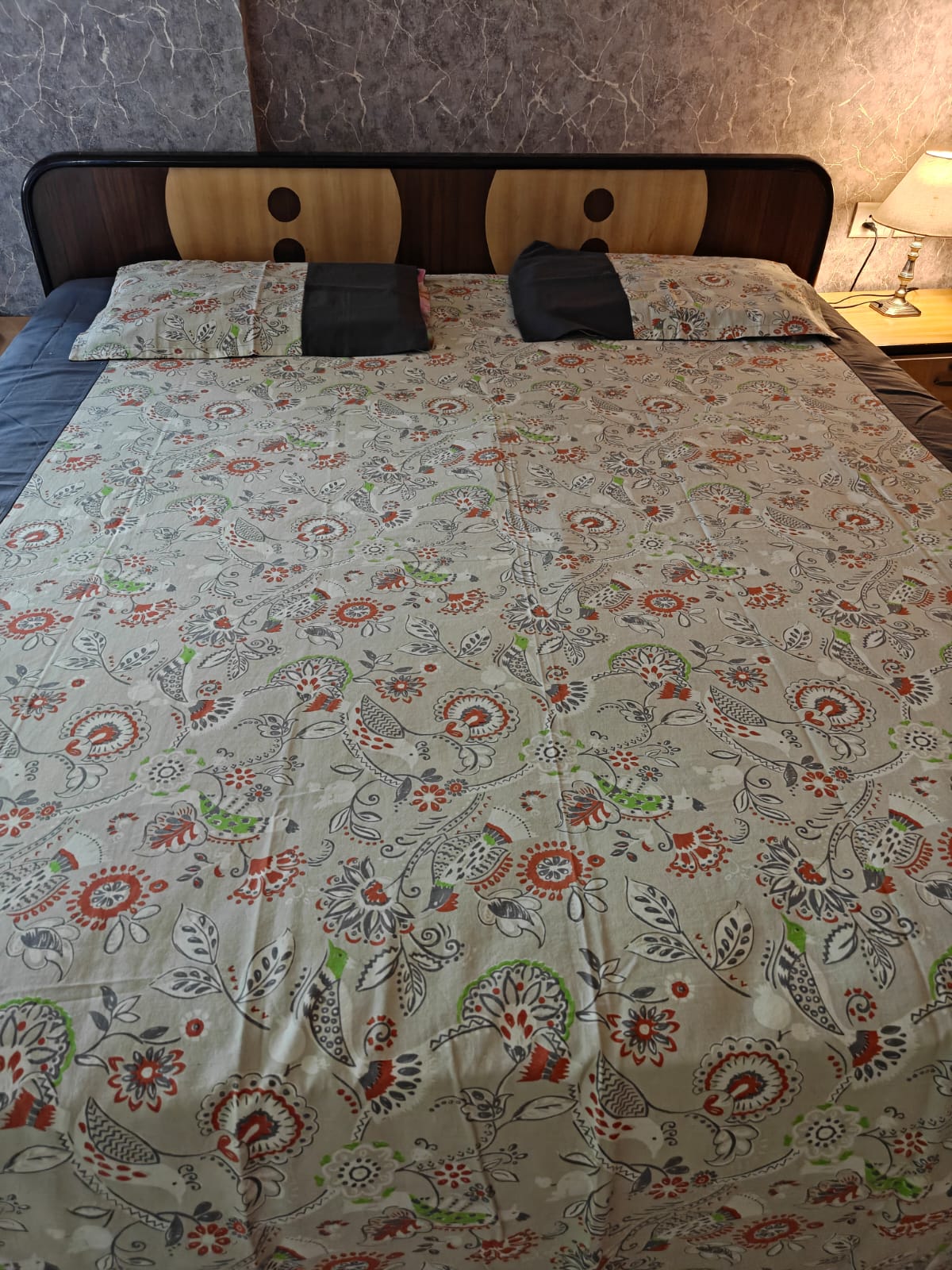 English Earthy Floral Cotton King Size With Solid Border Double Bedcover with 2 Pillow Covers
