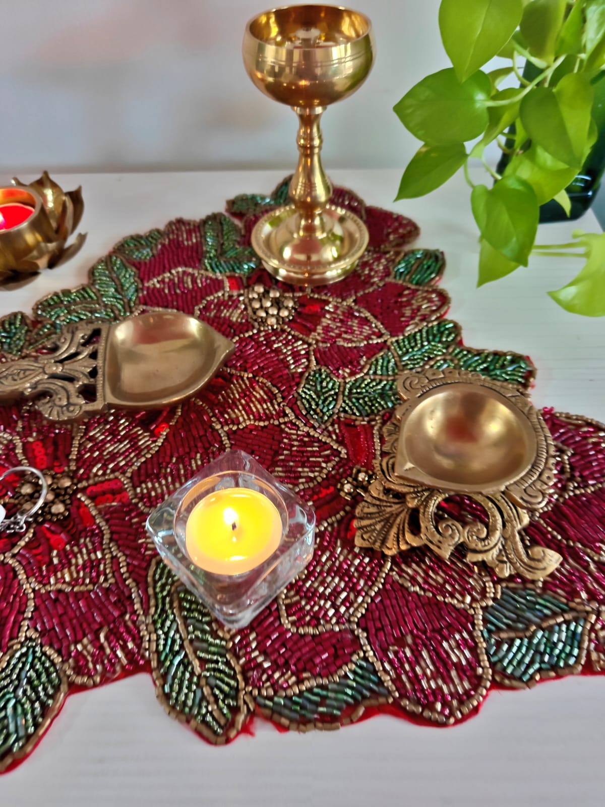 Designer Regal Handcrafted Floral Poinsettia Beaded Glass Placemat Table Mat