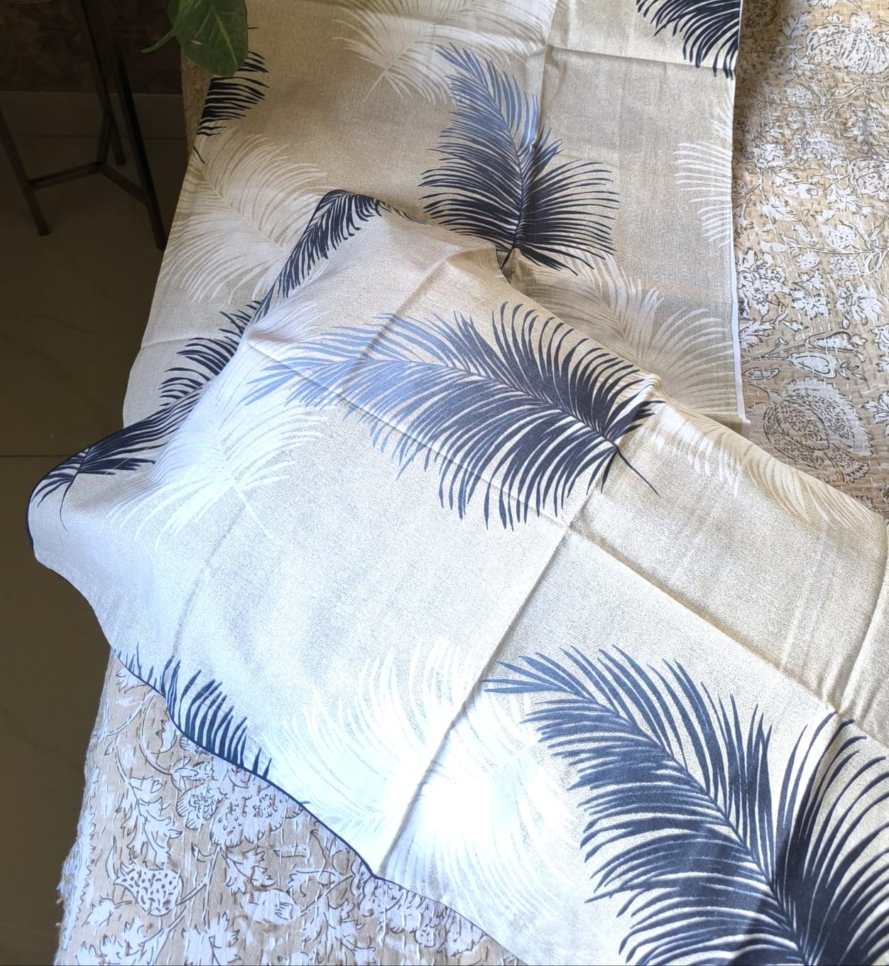 Buy Online Contemporary Premium Cotton Leaves Single Bedsheet (60 x 90in)