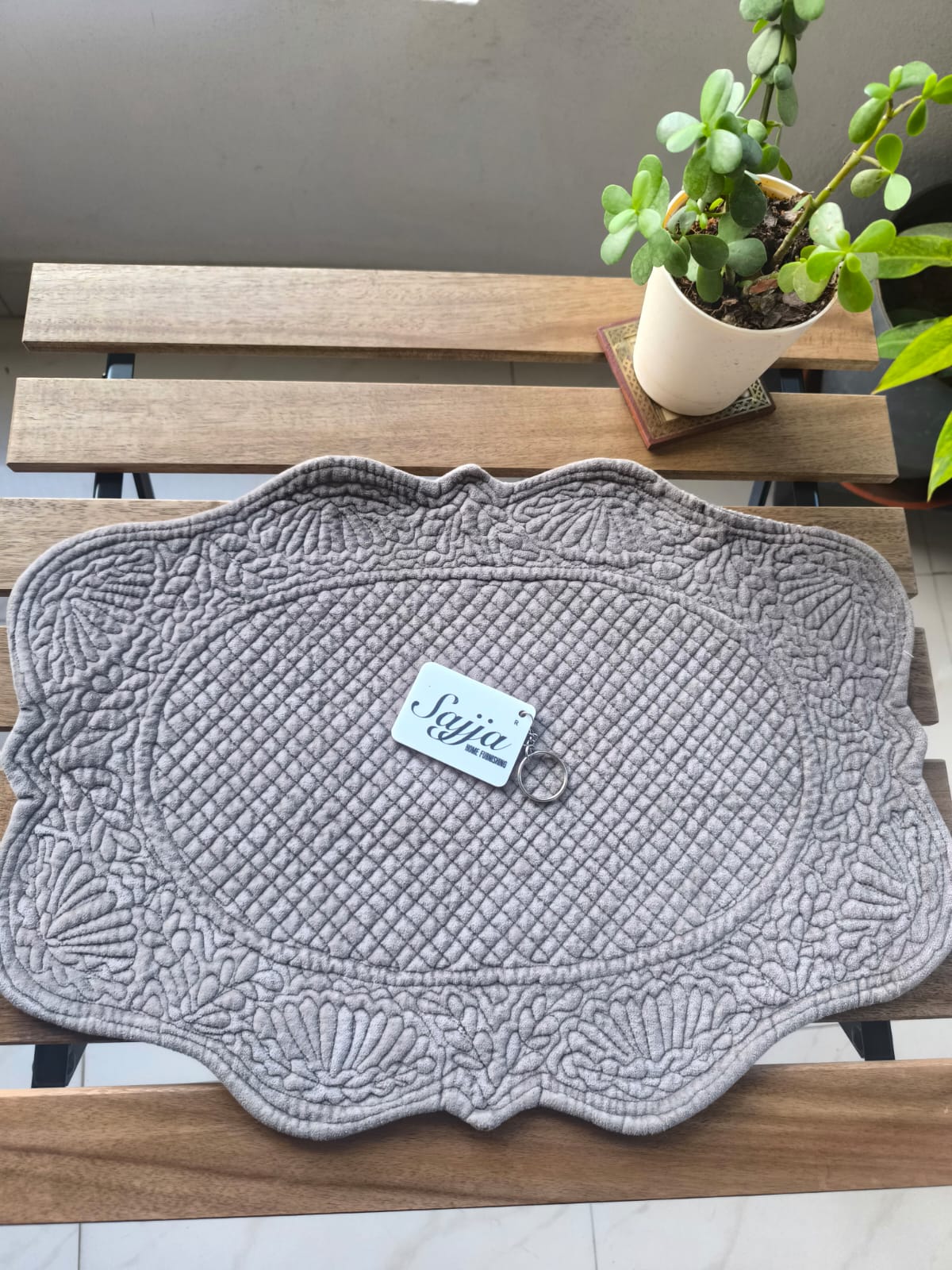 Fleur De Leaf Quilted Velvet Quilted Oval Reversible Placemats - Melange Brown