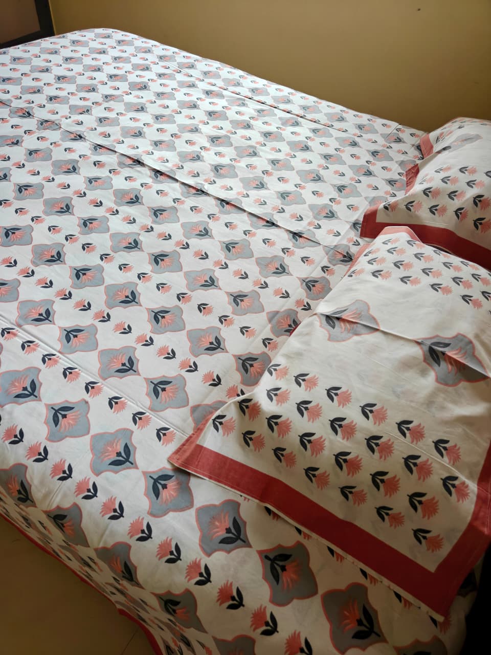 Buy Queen Vintage Traditional Pink White Pure Cotton Floral Bagh Double Bedsheet