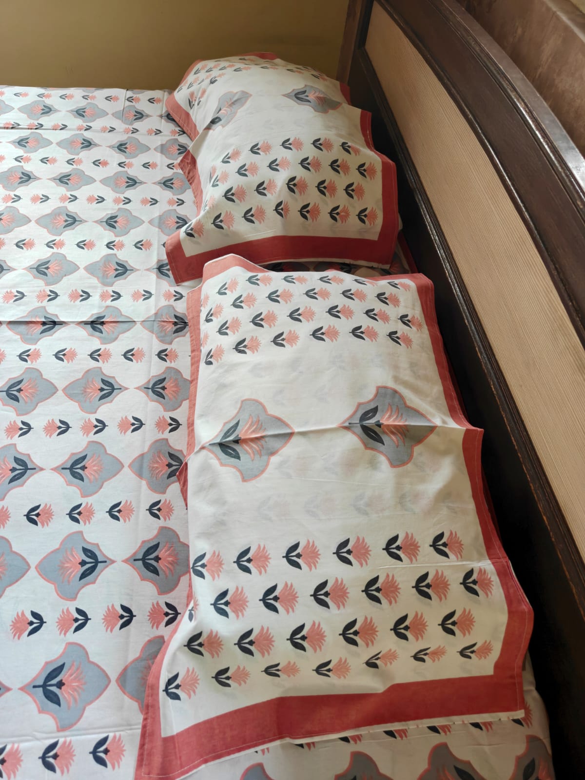 Buy Queen Vintage Traditional Pink White Pure Cotton Floral Bagh Double Bedsheet