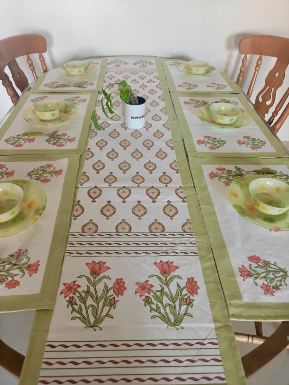 Sajja Handblock Table Linen Set Green floral Set of 7- Table Runner, 6 Table Mats