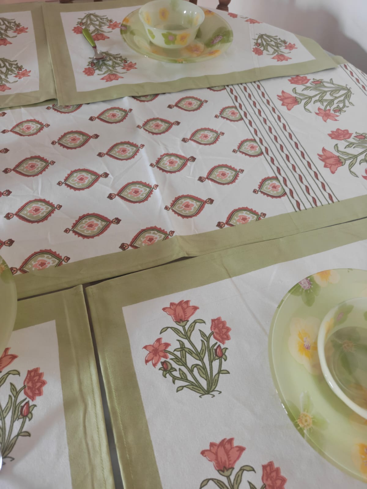 Sajja Handblock Table Linen Set Green floral Set of 7- Table Runner, 6 Table Mats