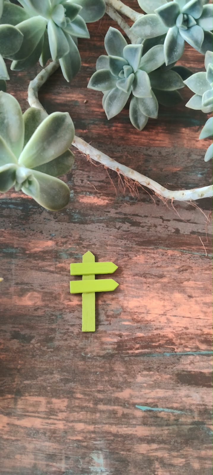 Miniature Green Wooden Direction Sign  Set of 1 -Sajja Garden Nursery