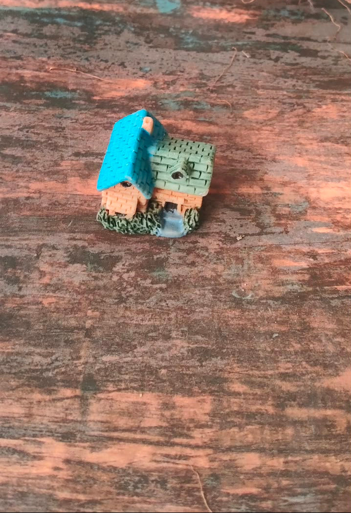 Miniature Resin Whimsy Cottage Figurine Set of 1 piece- Sajja Garden Nursery
